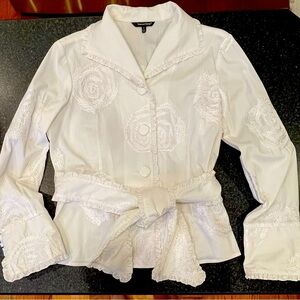 Beautiful Samuel Dong White Embroidered Button-up Long-sleeve Belted  Blouse